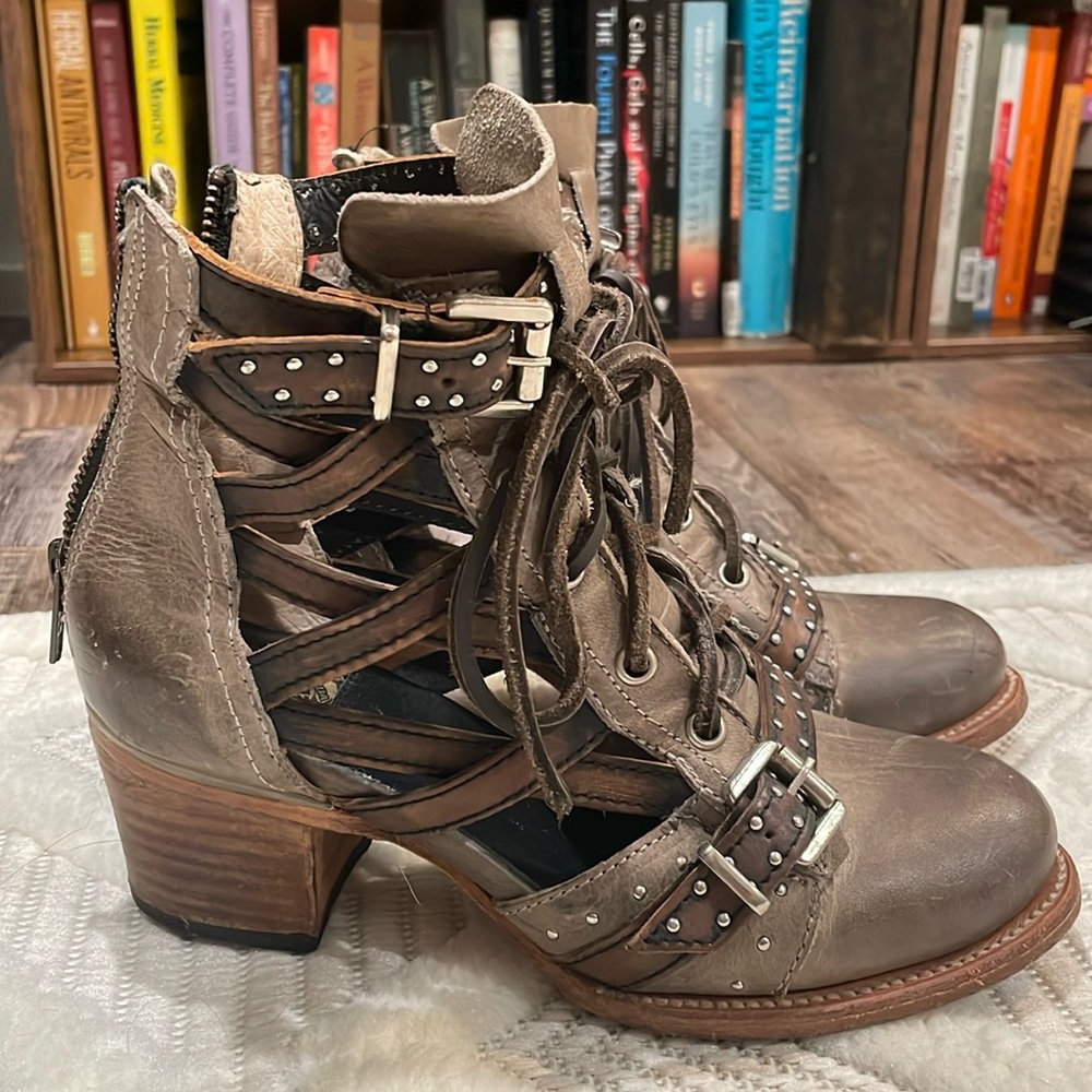 Freebird by Steven Cheyenne Booties size 7